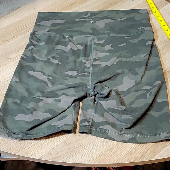 NWOT Old Navy Active Tan and Green Camo Print High Waisted XL shorts - Picture 4 of 6